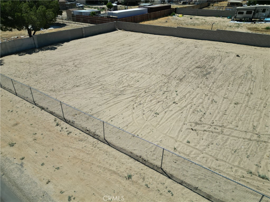 https://media.crmls.org/medias/302b87fb-5aac-47c5-bec5-dbbf58345566.jpg?preset=X-Large