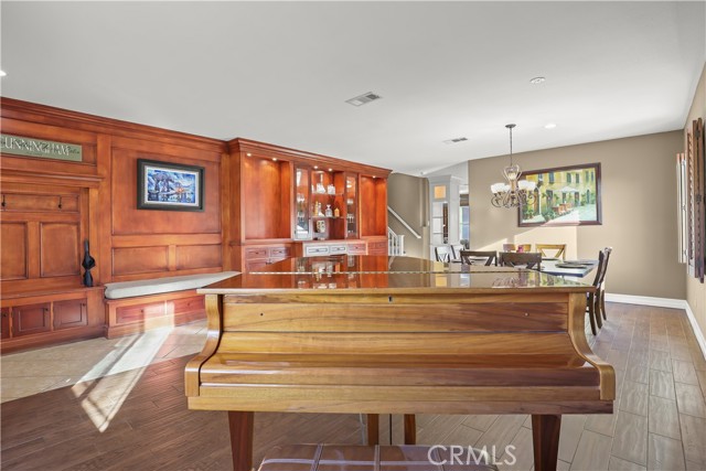 Detail Gallery Image 4 of 72 For 29724 Castlebury, Castaic,  CA 91384 - 4 Beds | 3 Baths