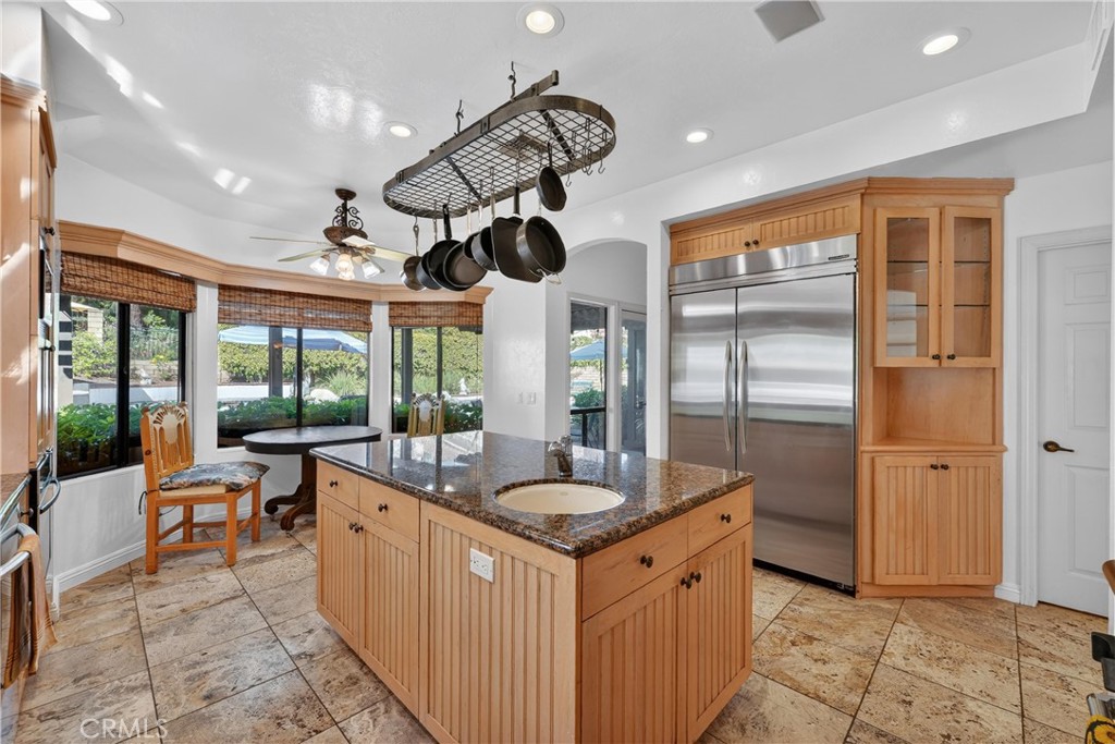 https://media.crmls.org/medias/302c15f6-2ac6-411e-b50c-4d72acdf8961.jpg?preset=X-Large