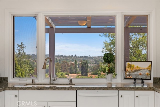27992 Via Chocano, Mission Viejo CA: https://media.crmls.org/medias/302ca8f8-52f4-4570-b2d2-7aff6e872ebf.jpg