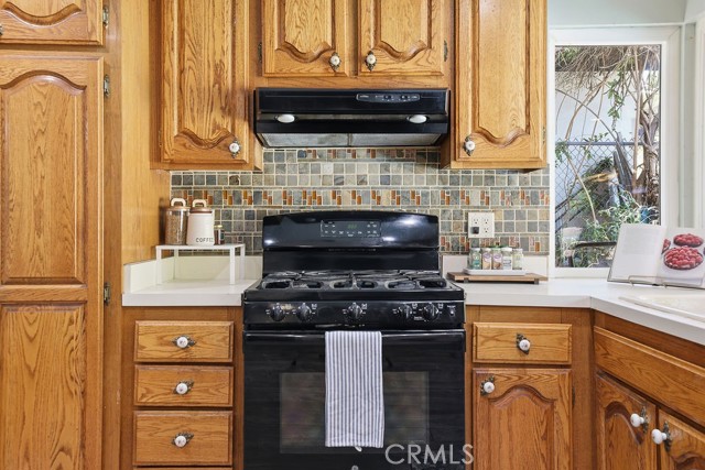 Detail Gallery Image 12 of 51 For 29223 Flowerpark Dr, Canyon Country,  CA 91387 - 3 Beds | 2 Baths