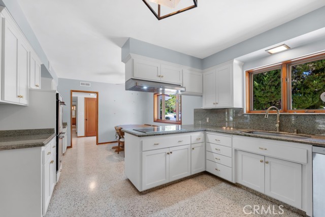 10335 Sylvia Avenue, Porter Ranch CA: https://media.crmls.org/medias/302cd827-ba66-47dd-bee0-71f459652e60.jpg