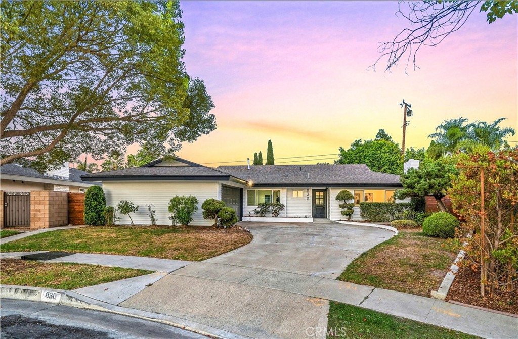 830 Delphine Place