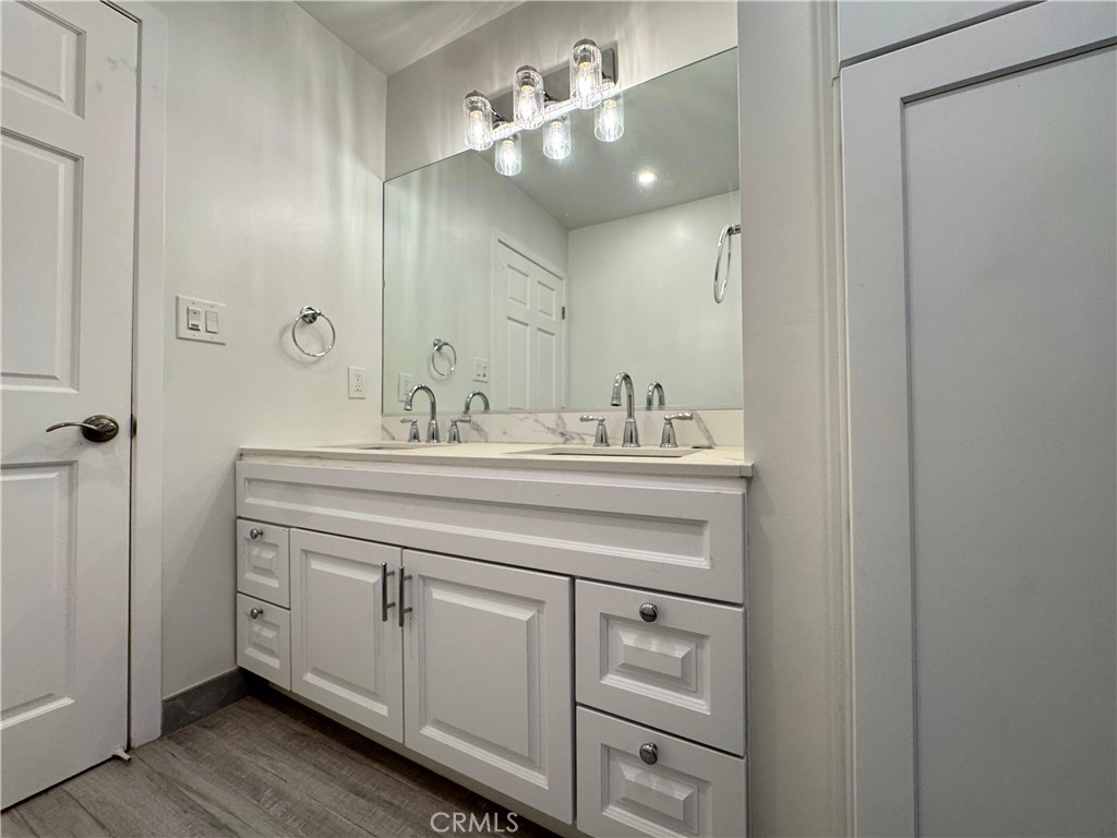 MLS #OC25261024 image #30