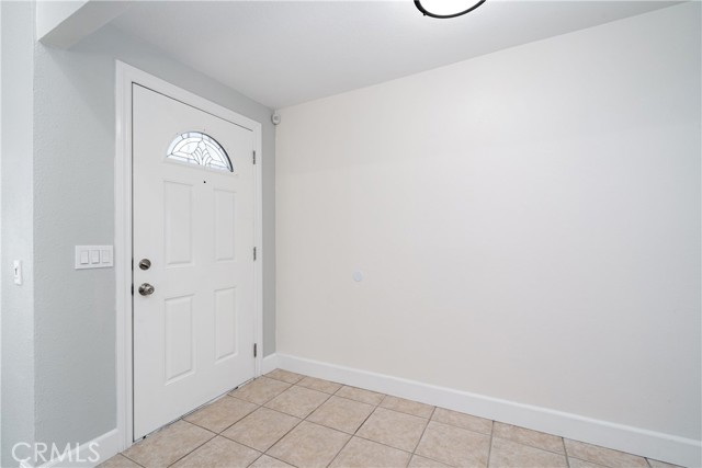 3701 S Ross Street, Santa Ana CA: https://media.crmls.org/medias/302d6e71-34f5-4f2a-9a43-c440c92a1571.jpg