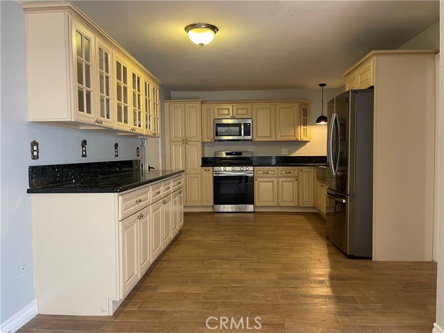 Detail Gallery Image 8 of 20 For 27515 Boston Dr, Menifee,  CA 92586 - 2 Beds | 2 Baths