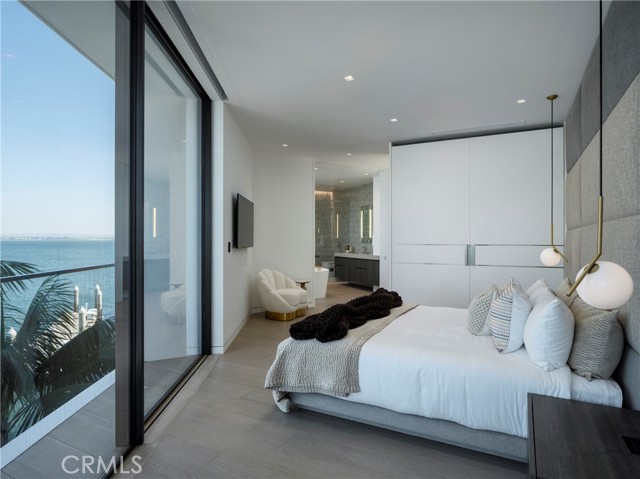 3 The Point, Coronado CA: https://media.crmls.org/medias/302e75fe-dcc6-4e4b-9457-210e315eb795.jpg