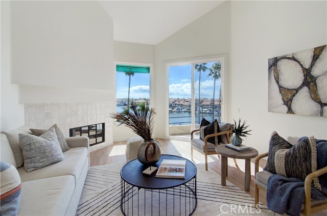 Detail Gallery Image 4 of 33 For 16291 Countess Dr #302,  Huntington Beach,  CA 92649 - 2 Beds | 2 Baths