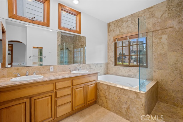 Detail Gallery Image 7 of 15 For 502 1/2 Goldenrod Ave, Corona Del Mar,  CA 92625 - 2 Beds | 2/1 Baths