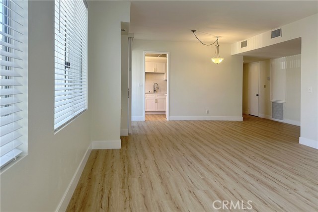 Detail Gallery Image 15 of 35 For 14530 Benefit #102,  Sherman Oaks,  CA 91403 - 2 Beds | 2 Baths