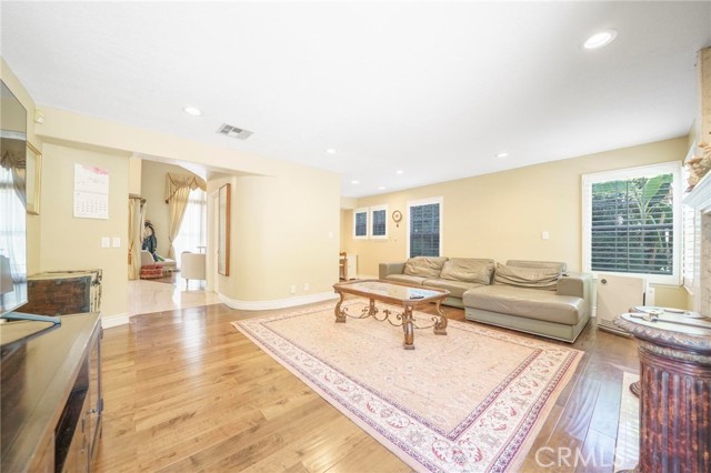 Detail Gallery Image 15 of 32 For 18741 Hillsboro Rd, Northridge,  CA 91326 - 5 Beds | 6/1 Baths