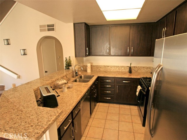 Detail Gallery Image 3 of 26 For 24352 Acaso #7,  Laguna Hills,  CA 92656 - 2 Beds | 2 Baths