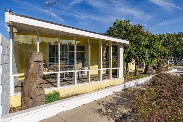 Welcoming sun porch