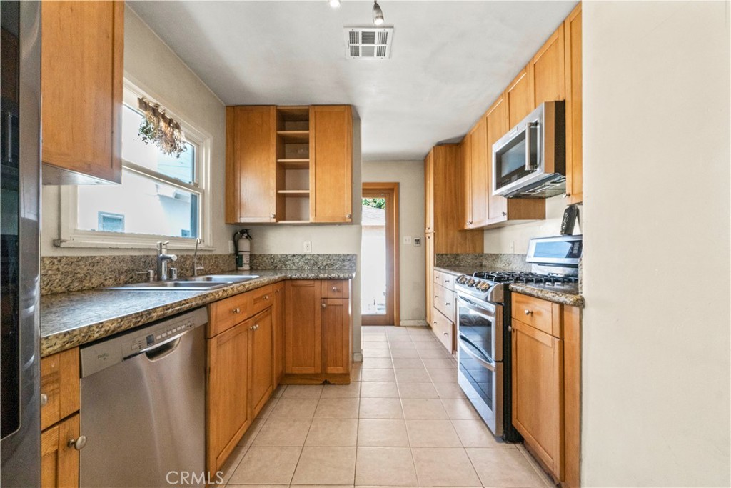 MLS #SR25061239 img 2