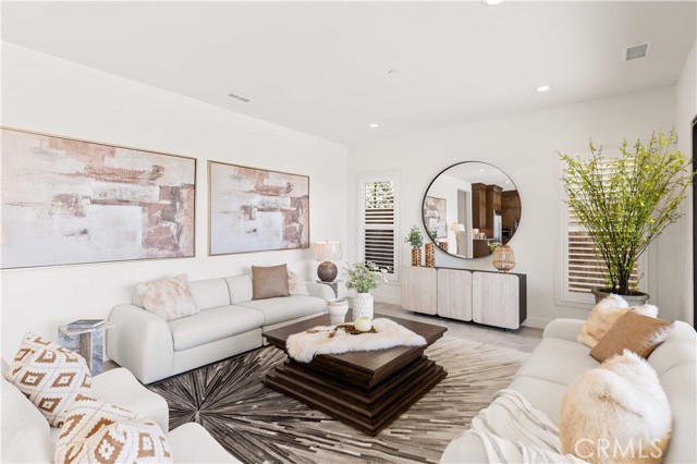 Detail Gallery Image 4 of 38 For 20564 W Bluebird Ct, Porter Ranch,  CA 91326 - 5 Beds | 5/1 Baths