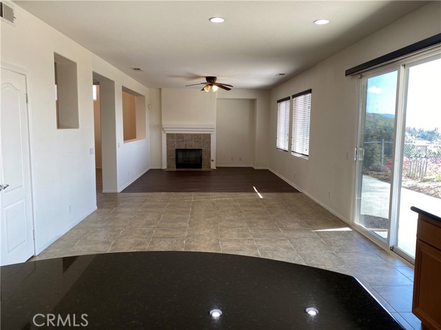 5505 Sunset Ridge Drive, Jurupa Valley CA: https://media.crmls.org/medias/303417b2-d0ab-4589-91fa-21aed4379d6f.jpg