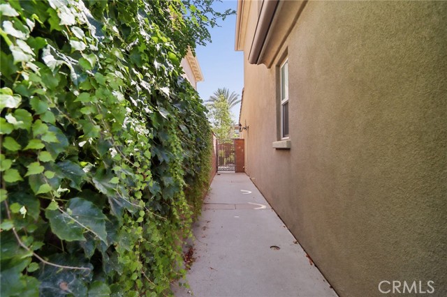 27 Antique Rose, Irvine CA: https://media.crmls.org/medias/30343ed6-fa3d-44f4-8442-9f18e3396af2.jpg