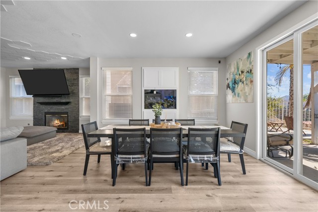 Detail Gallery Image 14 of 33 For 18554 Olympian Ct., Canyon Country,  CA 91351 - 5 Beds | 2/1 Baths