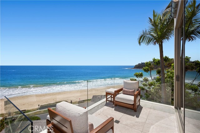 88 Emerald, Laguna Beach CA: https://media.crmls.org/medias/30360154-06e9-4d2d-b151-9e30764c4812.jpg