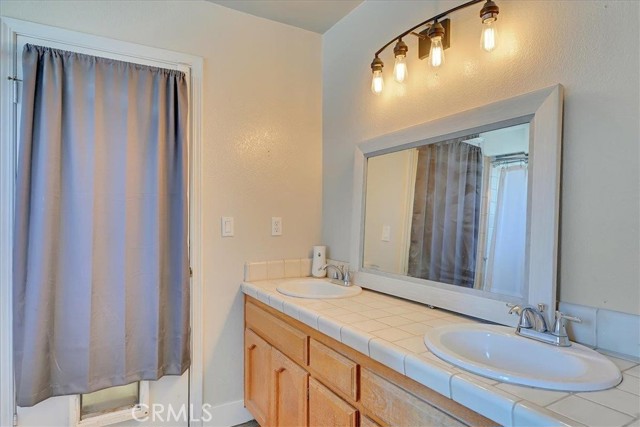 2440 Northfield Court, Yuba City CA: https://media.crmls.org/medias/30373534-2eef-4fec-a2e7-fec940cba077.jpg