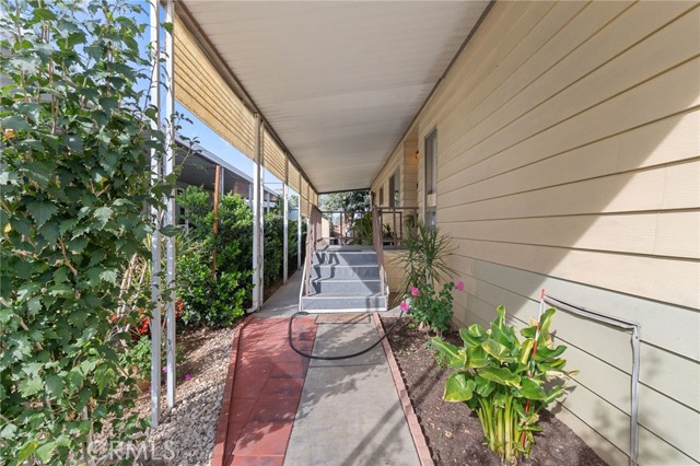 Detail Gallery Image 3 of 20 For 39 Round Table Dr #36,  Riverside,  CA 92507 - 2 Beds | 2 Baths