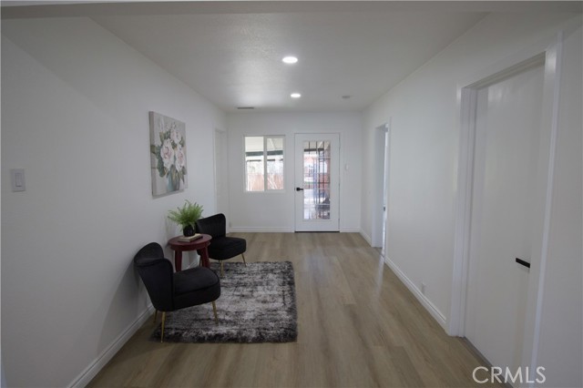 Detail Gallery Image 3 of 18 For 3528 Russell Street, Riverside,  CA 92501 - 4 Beds | 3 Baths