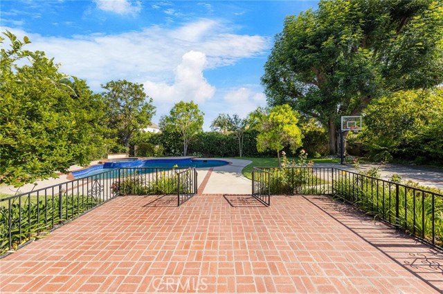300 W Wistaria Avenue, Arcadia CA: https://media.crmls.org/medias/303837f0-a721-4915-844f-a2a1b6ff0484.jpg