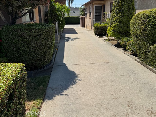 5081 Glen Iris Avenue, Los Angeles CA: https://media.crmls.org/medias/30388f0a-dbe8-4b20-b117-75480585dcc0.jpg