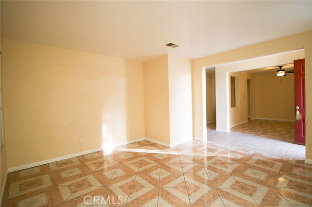 Detail Gallery Image 6 of 32 For 31592 Palomar Rd, Menifee,  CA 92584 - 5 Beds | 2/1 Baths