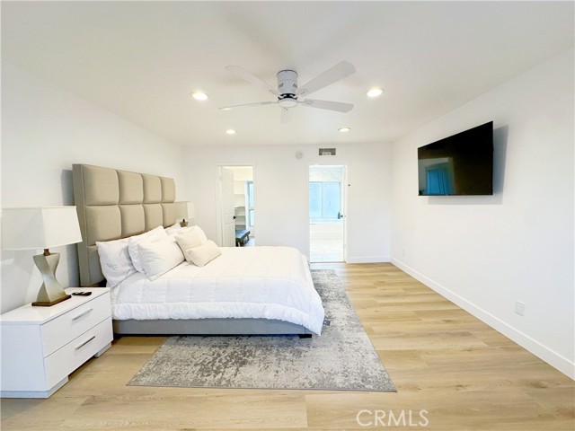 Detail Gallery Image 4 of 21 For 5255 Coldwater Canyon #D,  Sherman Oaks,  CA 91401 - 3 Beds | 3 Baths