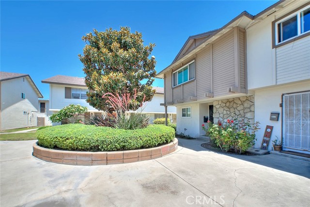 17401 Hood Court, Fountain Valley CA: https://media.crmls.org/medias/303b7025-4f88-455a-847f-a6bd9ab8b448.jpg