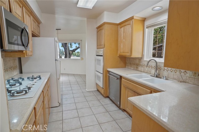 4182 Sunswept Drive, Studio City CA: https://media.crmls.org/medias/303b993b-e8bb-4b68-966d-970e3fe9c1cc.jpg