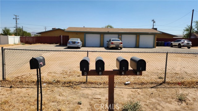 10655 Cochiti Road, Apple Valley CA: https://media.crmls.org/medias/303bb1e1-8896-4ecf-b593-84d52c019b77.jpg