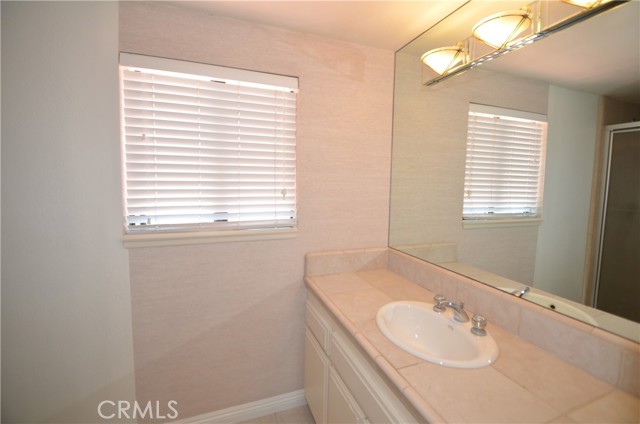 Another side of the 2nd bathroom Another side of the 2nd bathroom