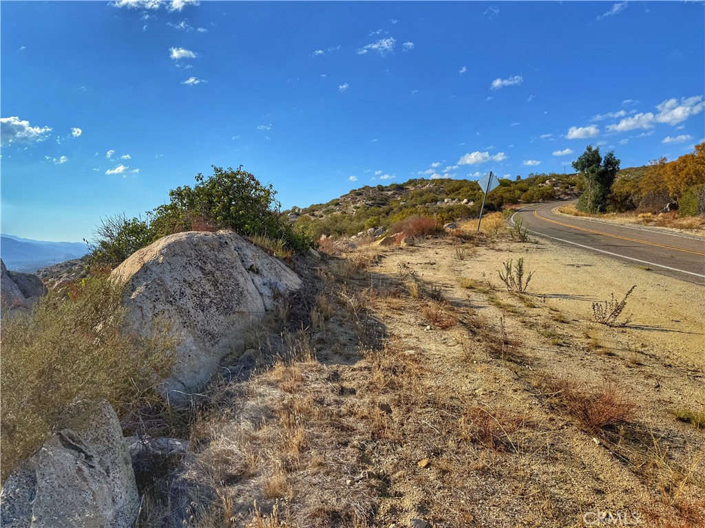 https://media.crmls.org/medias/303bd384-1d36-4052-8c81-6c0b8832d0ab.jpg?preset=X-Large