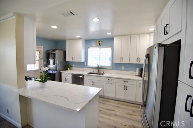 Detail Gallery Image 9 of 19 For 10008 Geneva, Montclair,  CA 91763 - 4 Beds | 1/1 Baths