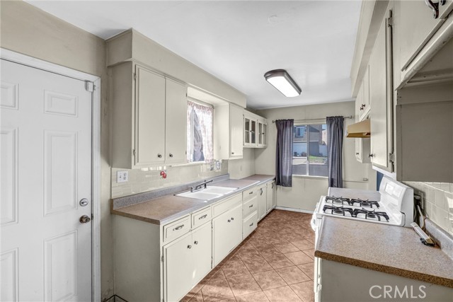 1143 E 220th Street, Carson CA: https://media.crmls.org/medias/303d15d6-9ef1-4958-8766-c6155d7ca0fc.jpg