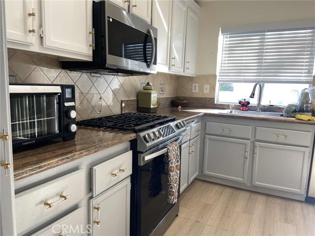 Detail Gallery Image 7 of 29 For 3256 Shale Rd, Palmdale,  CA 93550 - 4 Beds | 2 Baths