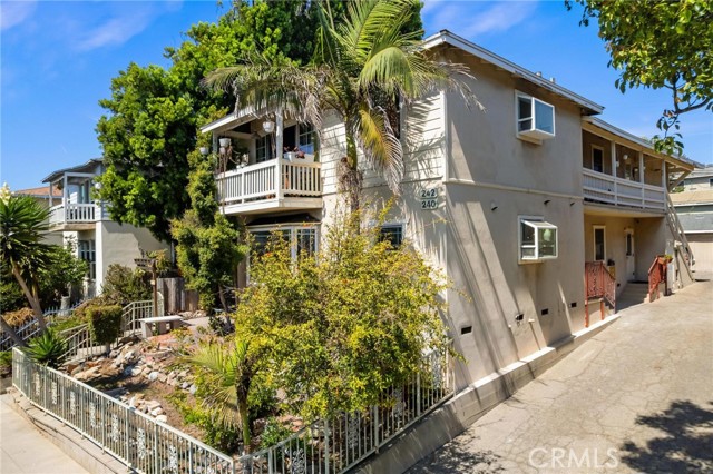 240 Hampton DR