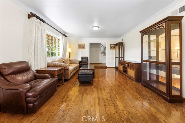 300 W Wistaria Avenue, Arcadia CA: https://media.crmls.org/medias/303e2b24-148a-4735-aff7-44ac5fe6c473.jpg