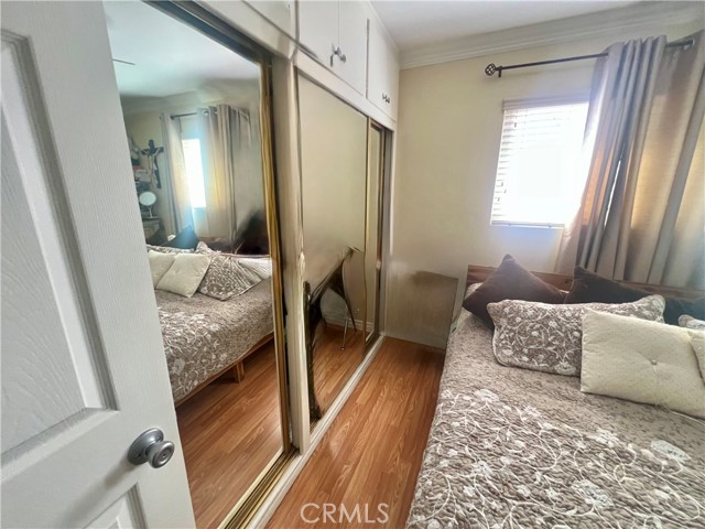 933 S La Verne Avenue, East Los Angeles CA: https://media.crmls.org/medias/303ed110-6c7e-4b0a-9959-8e33ff574d16.jpg