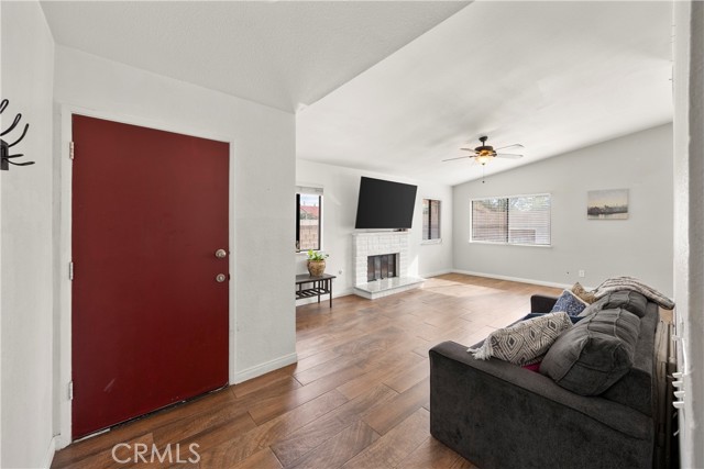 37112 Calle Amigo, Palmdale CA: https://media.crmls.org/medias/303f1611-8495-4c6a-88c5-ddbe62309ebf.jpg