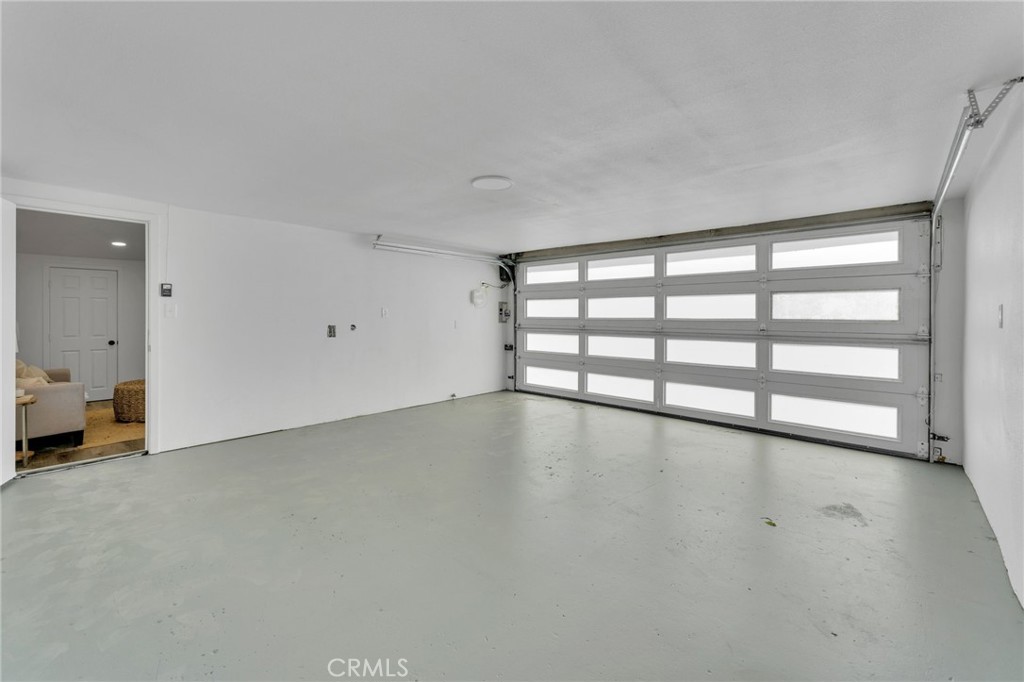 https://media.crmls.org/medias/303fc692-8312-40f6-973a-82575a4aa836.jpg?preset=X-Large