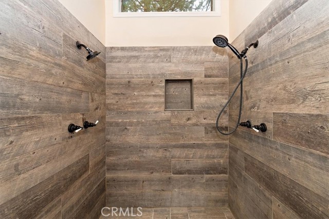 Detail Gallery Image 18 of 45 For 42143 Winter Park Dr, Big Bear Lake,  CA 92315 - 6 Beds | 4/1 Baths