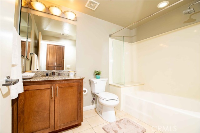 Detail Gallery Image 23 of 64 For 21301 Erwin St #237,  Woodland Hills,  CA 91367 - 2 Beds | 2 Baths
