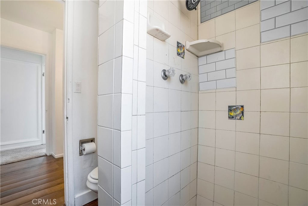 https://media.crmls.org/medias/304135cd-b0fc-43ca-9e23-3390d3b2aff9.jpg?preset=X-Large