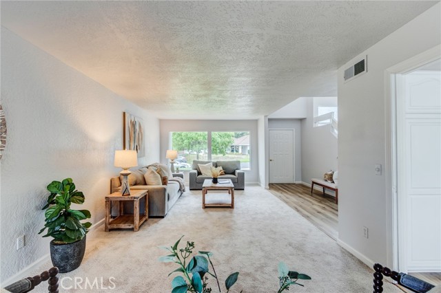 42768 Santa Suzanne Place, Temecula CA: https://media.crmls.org/medias/304182bc-1ad2-4ced-860f-d3a9514c781f.jpg