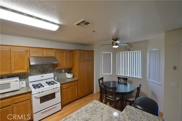 Detail Gallery Image 11 of 31 For 13440 Banning St, Fontana,  CA 92336 - 3 Beds | 2/1 Baths