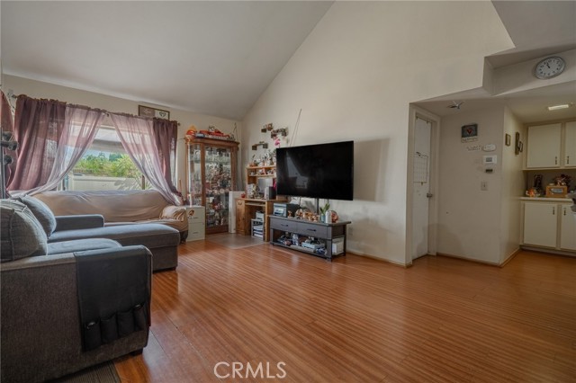 574 E Skylark Drive, Ontario CA: https://media.crmls.org/medias/3042863a-b3b0-45ad-8034-d3165b604529.jpg