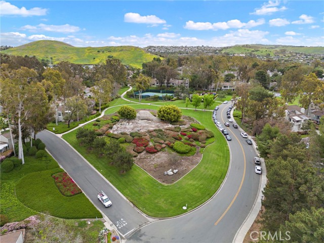 21 Rustling Wind, Irvine CA: https://media.crmls.org/medias/3042878b-53f2-467f-8ff0-047ce04d7e94.jpg